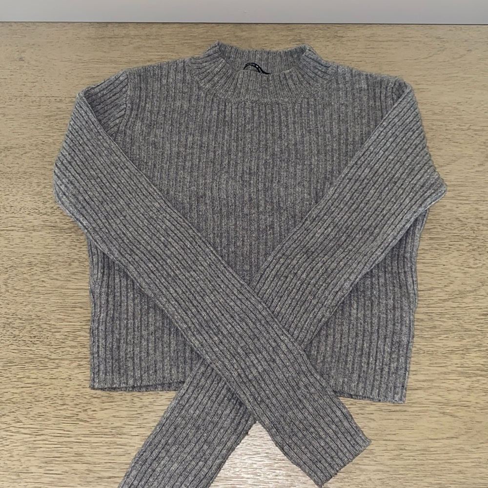 Brandy Melville long sleeve top!